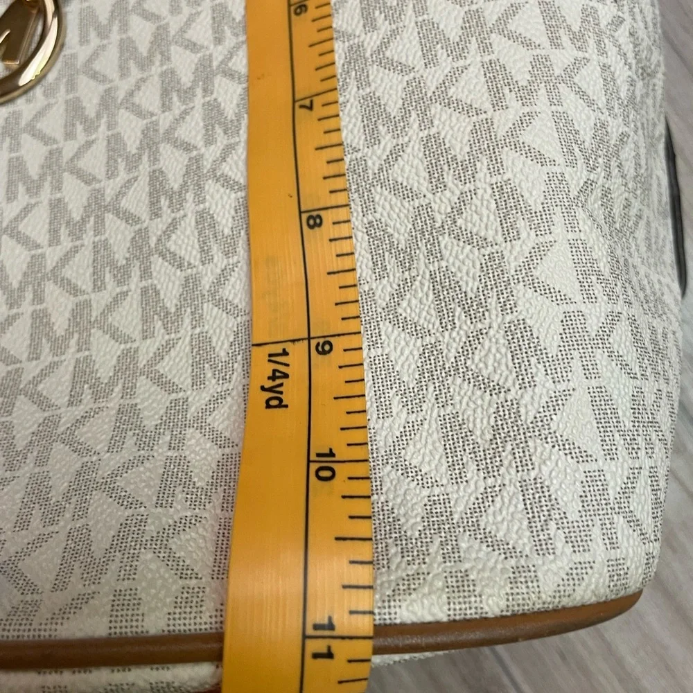 Michael Kors Large Jet Set Vanilla Tote